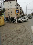 Автомобиль опрокинулся при ДТП на улице Комсомольской в Южно-Сахалинске, Фото: 2