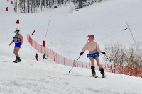 Полсотни сахалинцев разделись, чтобы спуститься на лыжах и сноубордах с «Горного воздуха», Фото: 34