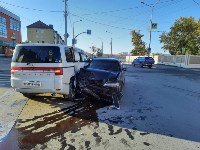 Столкновение седана и микроавтобуса в Южно-Сахалинске попало в объектив камер наблюдения, Фото: 5