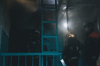 Появились новые кадры с места тушения пожара в многоэтажке в Южно-Сахалинске, Фото: 3