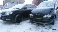 Неизвестный автомобилист врезался в припаркованные машины в Корсакове, Фото: 1