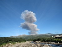Вулкан Эбеко осыпал Северо-Курильск камнями, Фото: 5