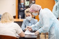 Около ста человек сдали тест на коронавирус в Сахалинской областной думе, Фото: 14