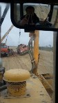 На севере Сахалина опрокинулся грузовик с нефтью, Фото: 1