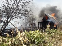 На Сахалине горят дома в СНТ «Ландыш», Фото: 5
