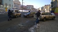 В Холмске иномарка врезалась в припаркованный автомобиль, уходя от преследования полиции, Фото: 4