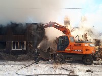 Двухэтажный дом горит в Смирных, Фото: 4