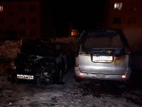 Два автомобиля сгорели в Дальнем, Фото: 2
