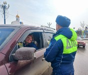 На Сахалине сотрудники ГИБДД порадовали автомобилисток цветами, Фото: 11