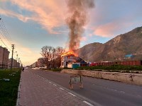 Нежилой дом тушили пожарные Невельска, Фото: 1