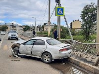 Toyota Corolla снесла дорожное ограждение в Красногорске, Фото: 4