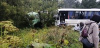 Рейсовый автобус и кран-балка столкнулись в Макаровском районе, Фото: 5
