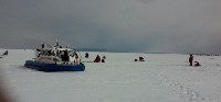 Сахалинские спасатели обеспечивают безопасность рыбаков на льду в заливе Мордвинова   , Фото: 3