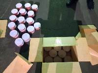 Больше 3 тысяч банок с нелегальной красной икрой изъяли на одном из сахалинских заводов, Фото: 1