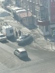 Toyota протаранила дорожное ограждение в Южно-Сахалинске, Фото: 1