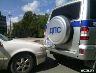 Таксист врезался в полицейский автомобиль в Южно-Сахалинске, Фото: 3