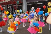 В Южно-Сахаоинске 800 дошкольников поздравили горожан с Днем семьи, любви и верности, Фото: 2