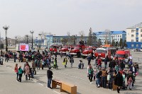 Посидеть в салоне пожарного автомобиля и пострелять водой из шланга смогли южносахалинцы, Фото: 7