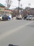Внедорожник врезался в уличный фонарь в Южно-Сахалинске, Фото: 2
