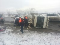 Два человека пострадали при столкновении универсала и грузовика в Южно-Сахалинске, Фото: 6