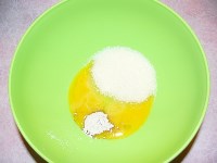 желтки, сахар и ванильный сахар растираем. темные вкрапления в ванильном сахаре это микрочастицы стручка ванили))))), Фото: 7