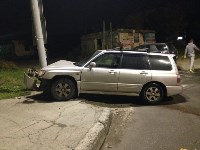 Subaru Forester врезался в столб в Южно-Сахалинске, Фото: 3