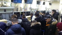 Неделю не могут улететь с Сахалина десятки пассажиров "Авроры", Фото: 3