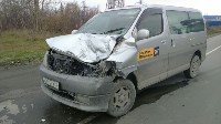 Учебный седан, внедорожник и микроавтобус столкнулись в Южно-Сахалинске, Фото: 2