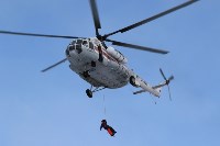 Сахалинские спасатели попрактиковались в десантировании с вертолёта, Фото: 10